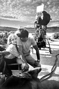 Marilyn-Monroe-and-Eli-Wallach-on-the-set-of-The-Misfits